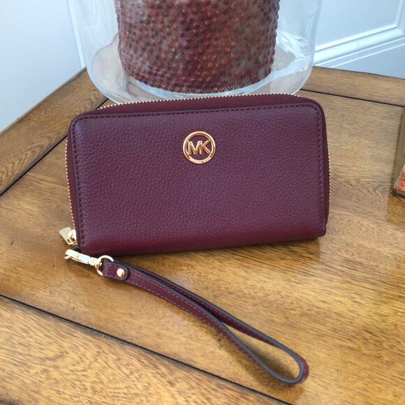Michael Kors Purple Berry Pebble Leather Wristlet Wallet NWOT - Picture 1 of 7